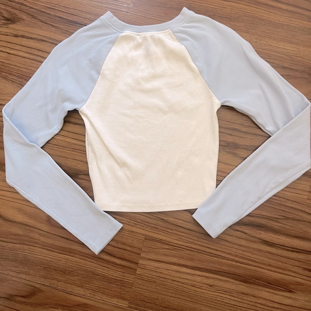 Forever 21 white & blue cropped long sleeve